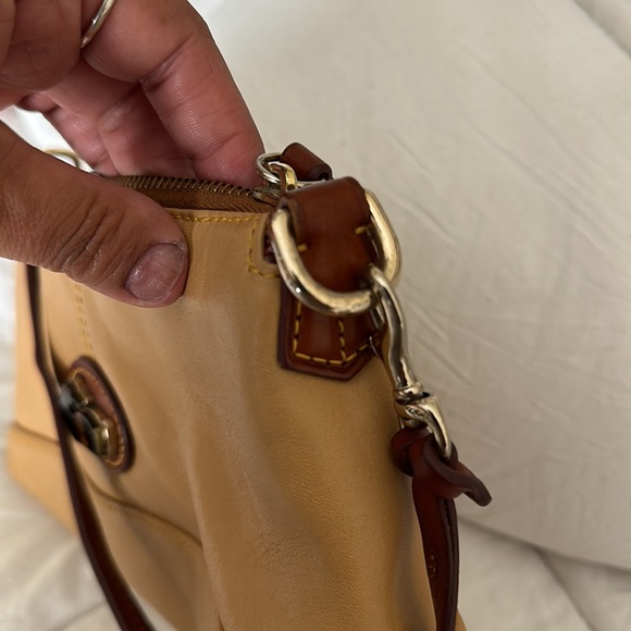 Authentic Dooney Bourke clutch - Picture 9 of 9